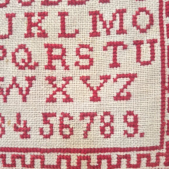 Vintage hand-embroidered alphabet - Picture 4 of 7